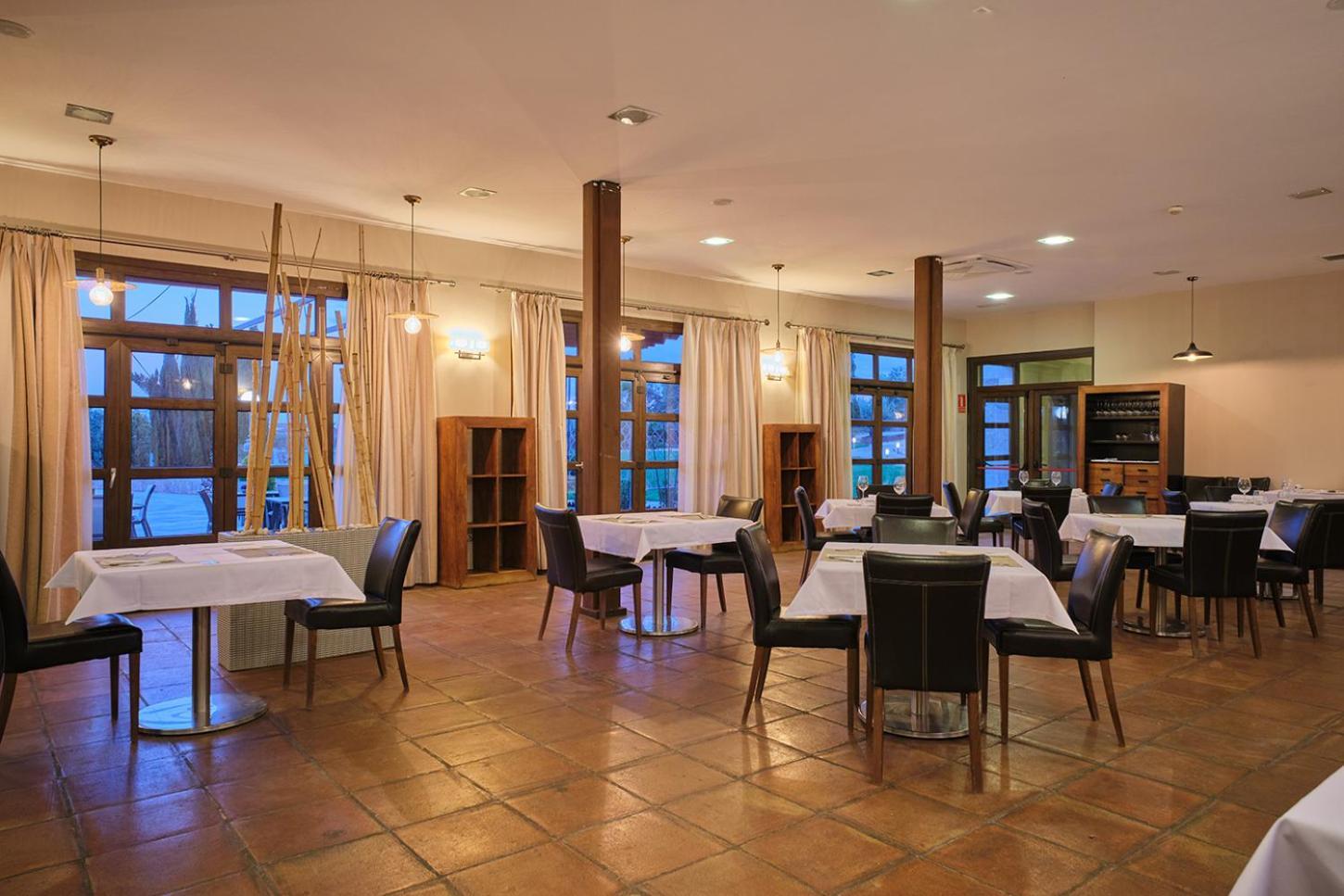 Hotel Spa Villa Nazules Chueca ภายนอก รูปภาพ