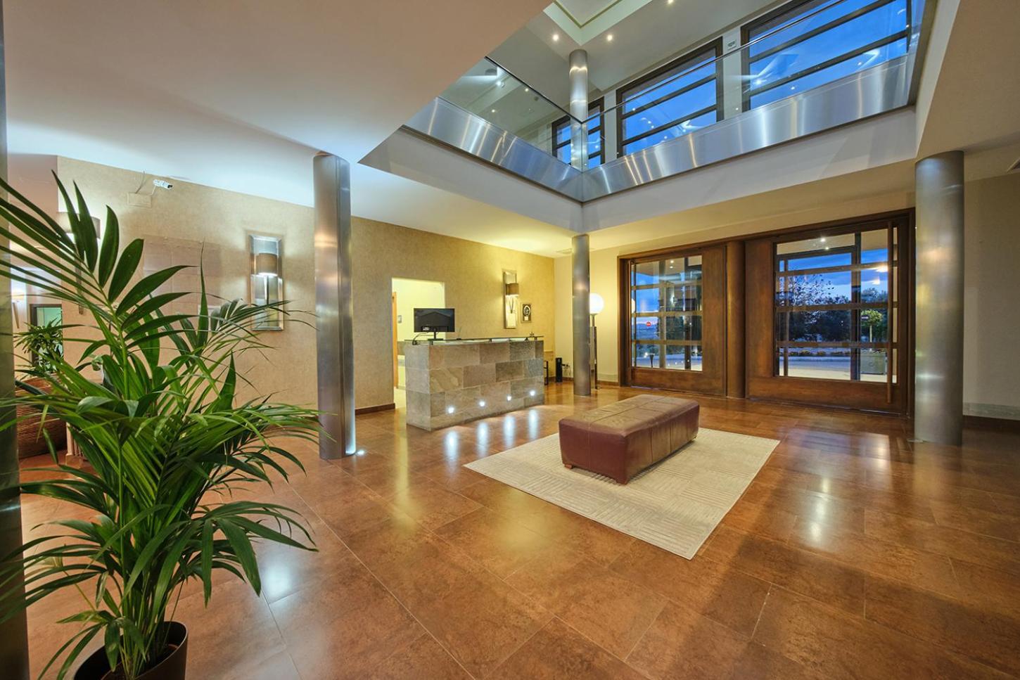 Hotel Spa Villa Nazules Chueca ภายนอก รูปภาพ