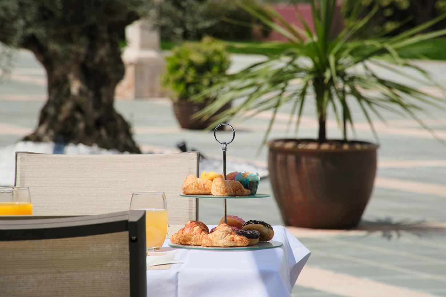 Hotel Spa Villa Nazules Chueca ภายนอก รูปภาพ