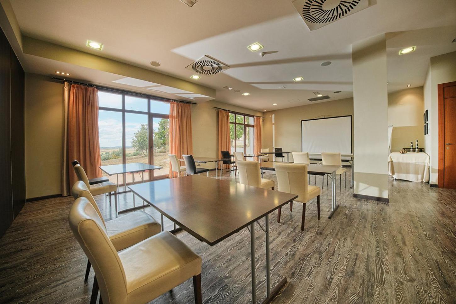 Hotel Spa Villa Nazules Chueca ภายนอก รูปภาพ