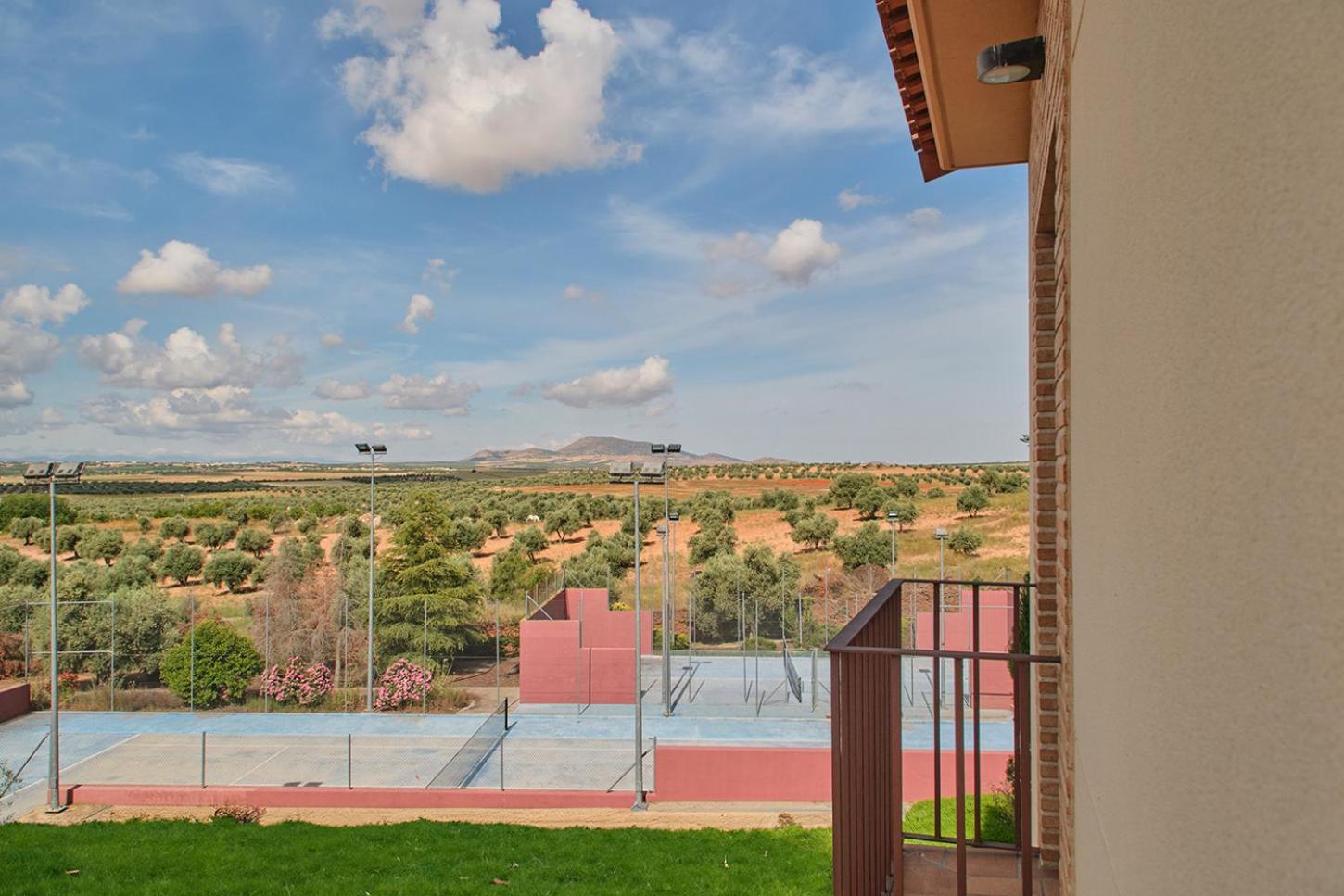 Hotel Spa Villa Nazules Chueca ภายนอก รูปภาพ
