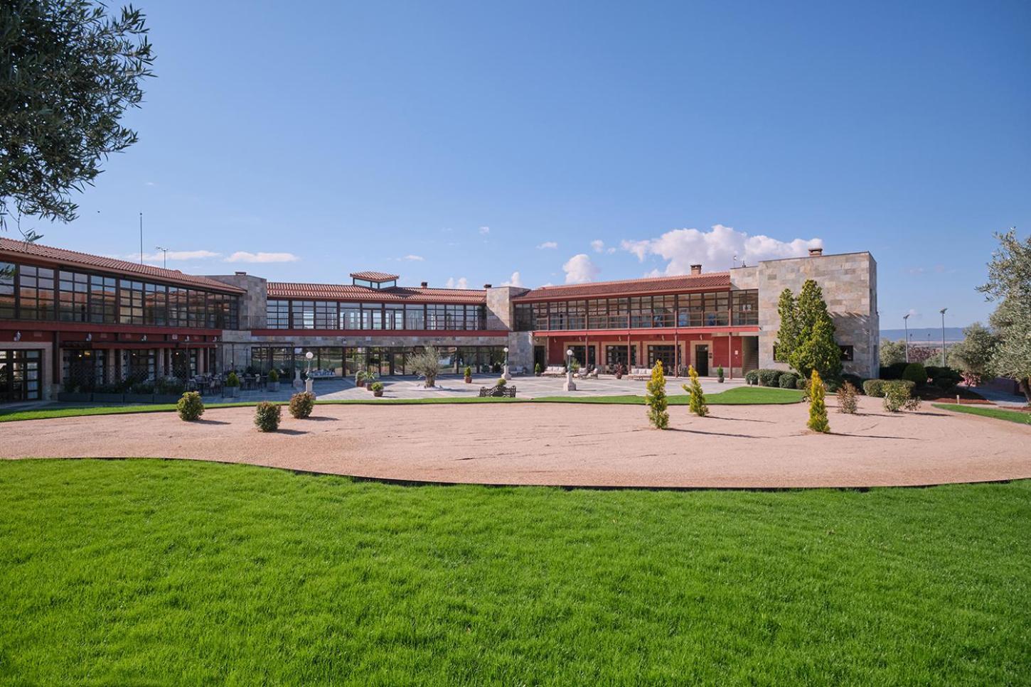 Hotel Spa Villa Nazules Chueca ภายนอก รูปภาพ